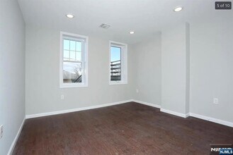 471 Harrison Ave, Unit 3A in Garfield, NJ - Foto de edificio - Building Photo