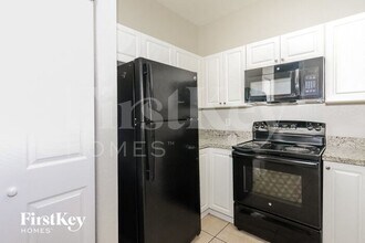 676 NE 21st Terrace in Homestead, FL - Foto de edificio - Building Photo