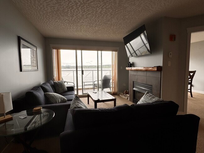 87 S Island Hwy in Campbell River, BC - Building Photo - Building Photo