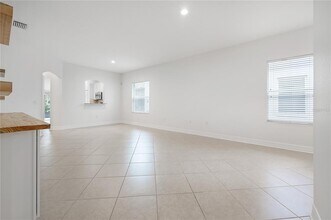 7843 Tuscany Woods Dr in Tampa, FL - Building Photo - Building Photo