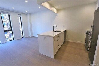 41-26 44th St in Queens, NY - Building Photo - Building Photo