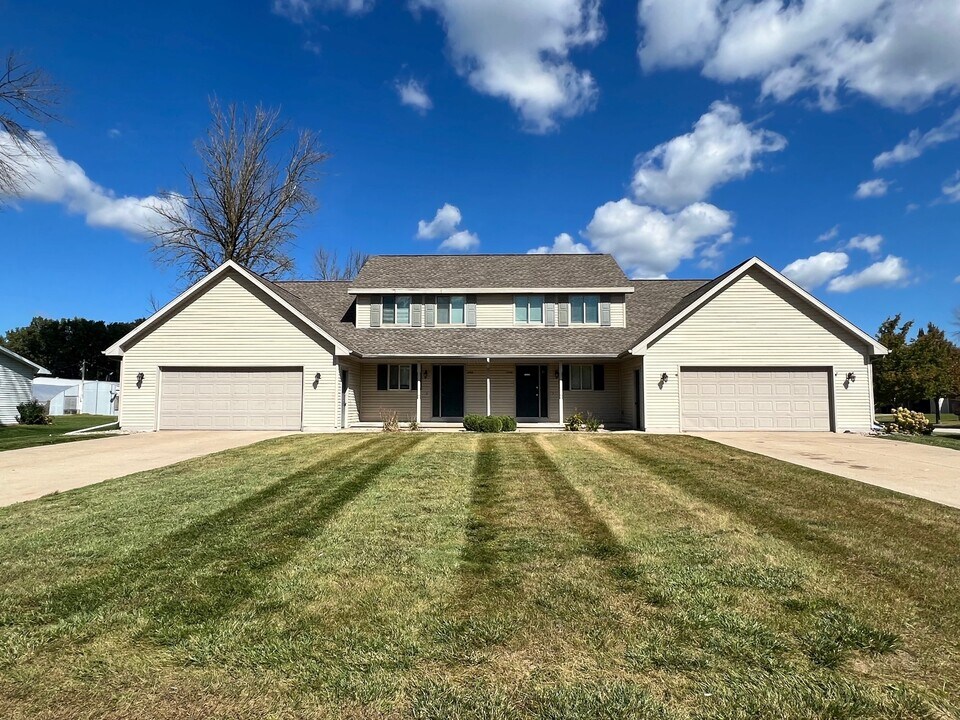 1734 Lenwood Ave in Howard, WI - Building Photo
