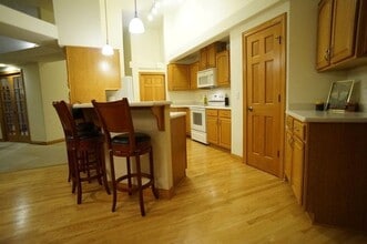 4955 W Devinshire Dr in Franklin, WI - Building Photo - Building Photo