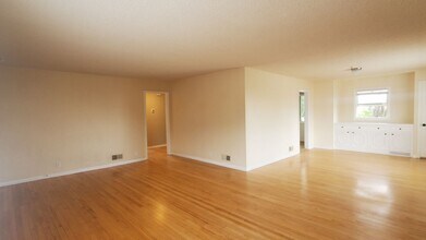 7390 S 2300 E in Cottonwood Heights, UT - Building Photo - Building Photo