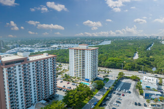 Carlton Tower in Fort Lauderdale, FL - Building Photo - Building Photo