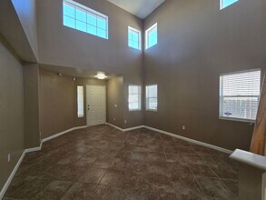 1602 W Ave H4 in Lancaster, CA - Foto de edificio - Building Photo