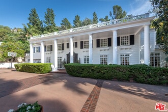 1148 Coldwater Canyon Dr in Beverly Hills, CA - Building Photo - Building Photo