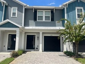 2903 Grand Kemerton Pl in Tampa, FL - Building Photo