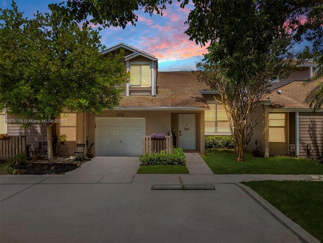 15751 Woodgate Pl in Sunrise, FL - Foto de edificio - Building Photo