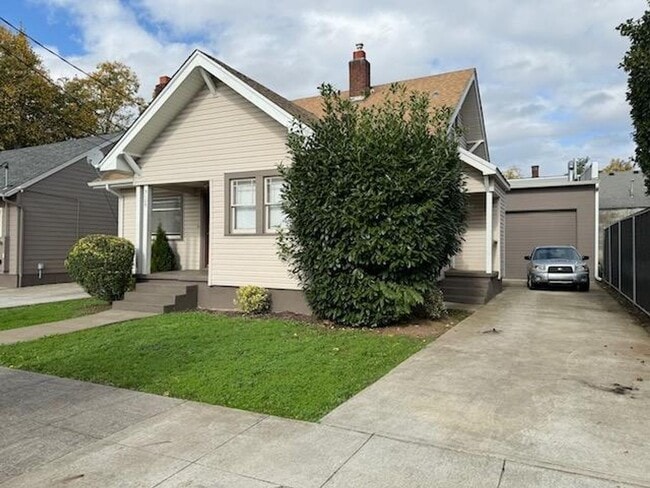 5105 SE Lafayette St in Portland, OR - Building Photo - Building Photo