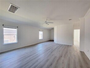 120 Inca Dove Ln in Leander, TX - Foto de edificio - Building Photo