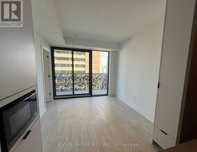 55-2255 Charles St E in Toronto, ON - Building Photo - Building Photo
