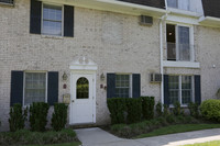 Westwood Manor: In-Unit Washer & Dryer, Co... in Westwood, NJ - Foto de edificio - Building Photo