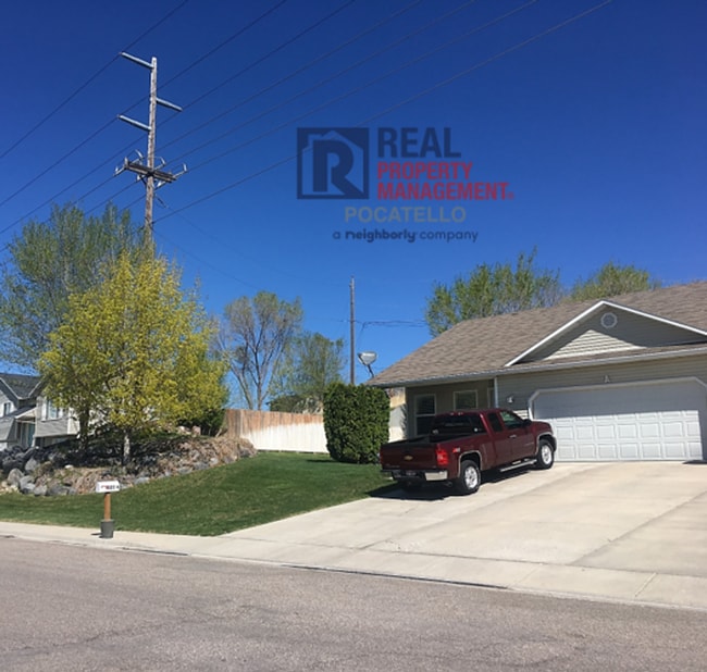 property at 1320 E Cedar St