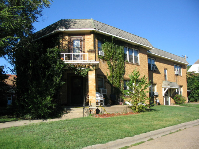 602 N Bluff in Wichita, KS - Foto de edificio - Building Photo