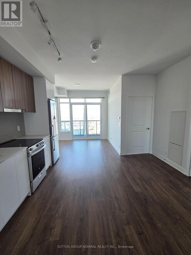 50 Upper Mall Wy in Vaughan, ON - Building Photo - Building Photo