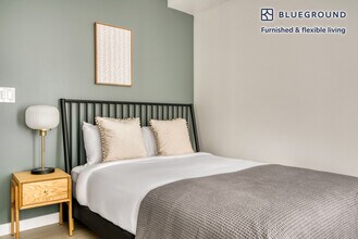 704 Spring St in Seattle, WA - Foto de edificio - Building Photo