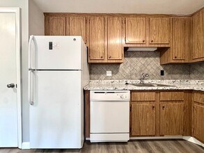 16 Old Colony Ln, Unit 12 in Arlington, MA - Building Photo - Building Photo