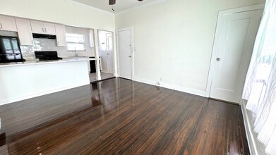 131 Olive St in Glendale, CA - Foto de edificio - Building Photo