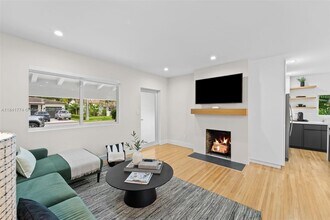 829 Granada Groves Ct in Coral Gables, FL - Building Photo - Building Photo
