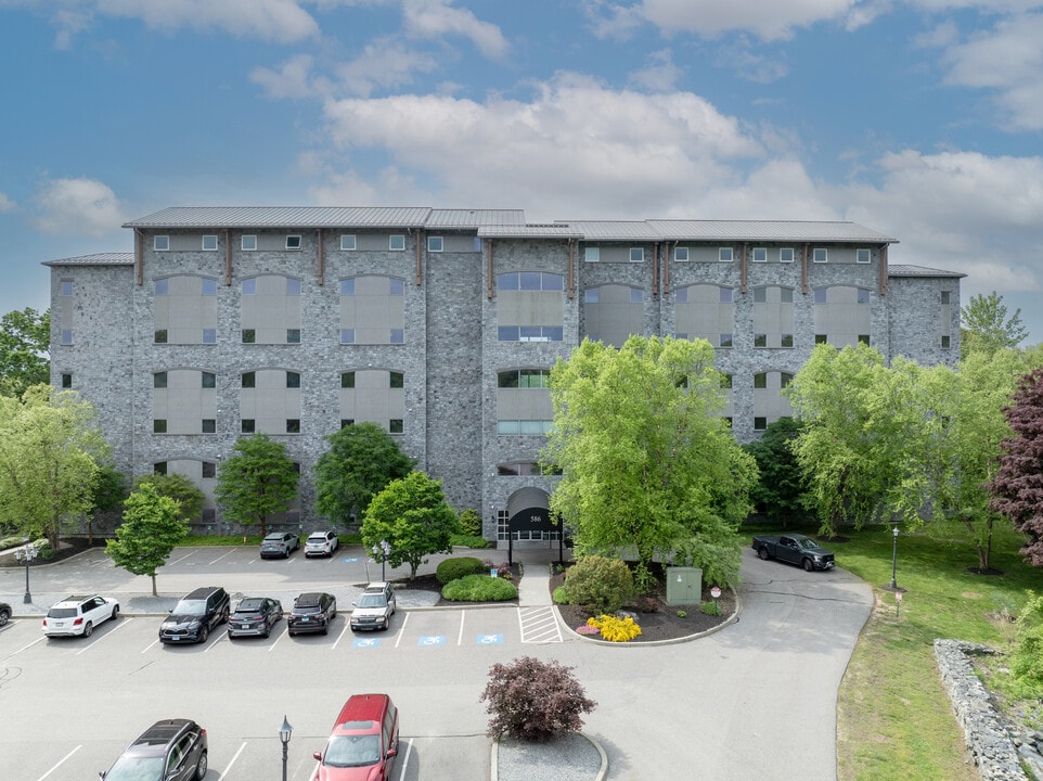 Cove View Condominiums in Norwich, CT - Foto de edificio