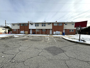 Croom Manor Apartments in Upper Marlboro, MD - Building Photo - Building Photo