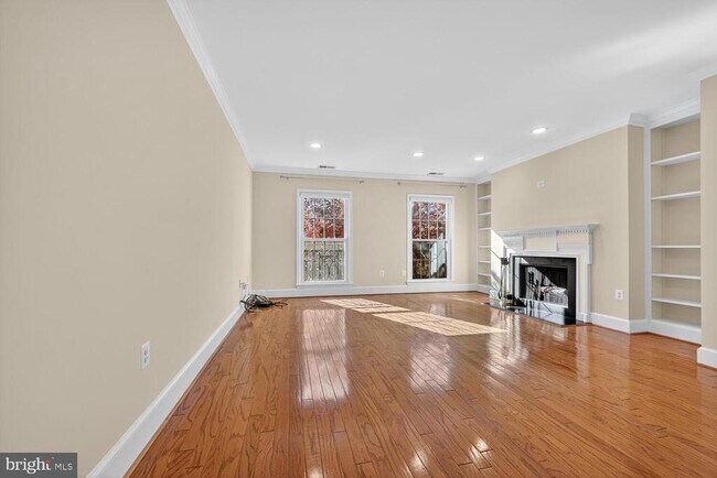 3291 Sutton Pl NW in Washington, DC - Building Photo - Building Photo