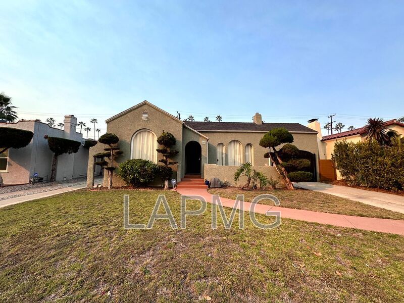 5435 Hillcrest Dr in Los Angeles, CA - Building Photo