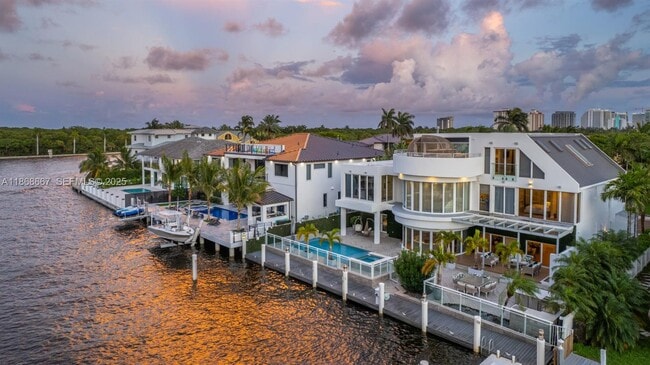 property at 1319 Seminole Dr