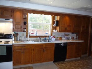 2985 Main Rd E, Unit 1st Floor in Emmaus, PA - Foto de edificio - Building Photo
