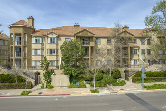 River Scene in San Diego, CA - Foto de edificio - Building Photo