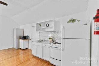 701 Louise Ave, Unit 11 in Charlotte, NC - Foto de edificio - Building Photo