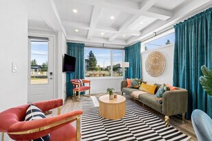 15803-15897 97 Ave NW in Edmonton, AB - Building Photo