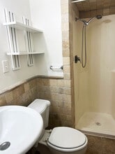 1220 Shadowdale Dr in Houston, TX - Building Photo - Building Photo