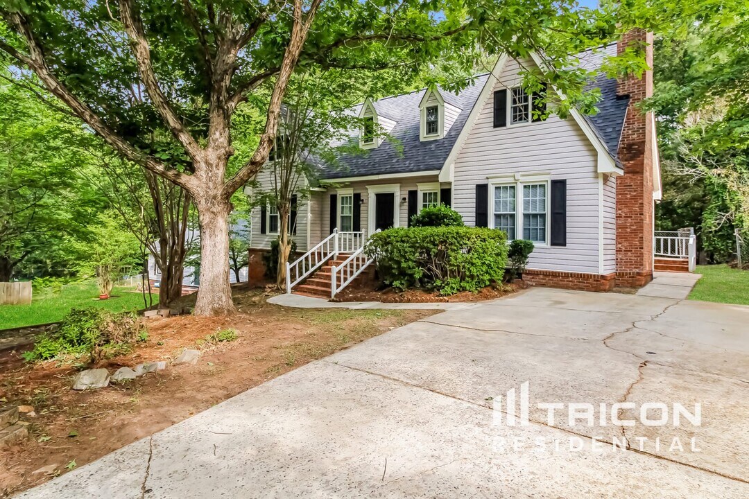 325 Trinity Three Rd in Irmo, SC - Building Photo