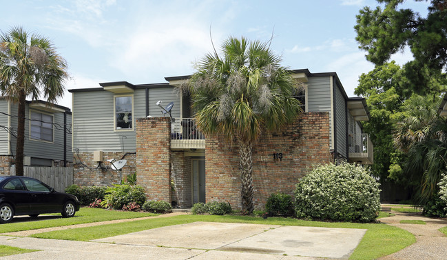 105 Raspberry St in Metairie, LA - Foto de edificio - Building Photo