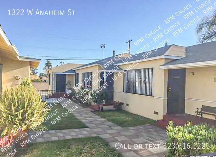 1322 W Anaheim St in Los Angeles, CA - Building Photo