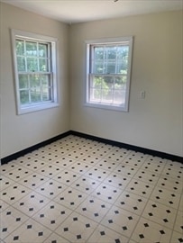 16 Abington Ave, Unit 1R in Holbrook, MA - Foto de edificio - Building Photo