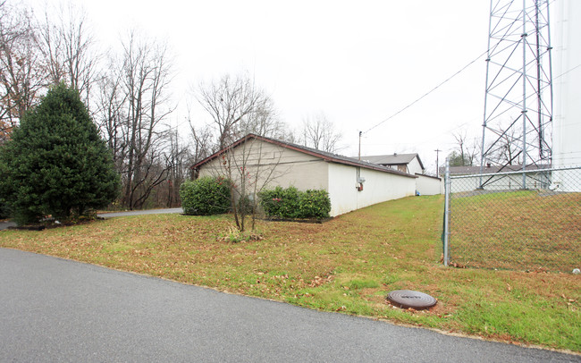 108-112 Medical Ct in Clarksville, TN - Building Photo - Building Photo