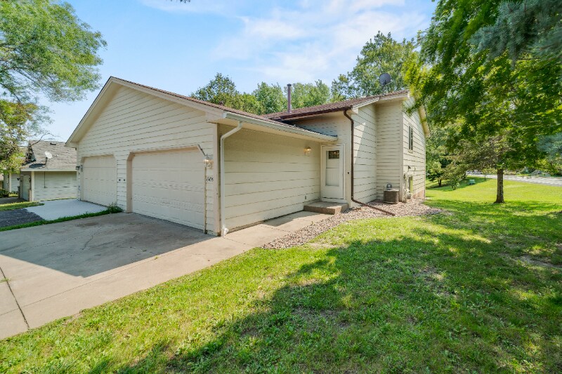 13499 73rd Pl N in Maple Grove, MN - Building Photo