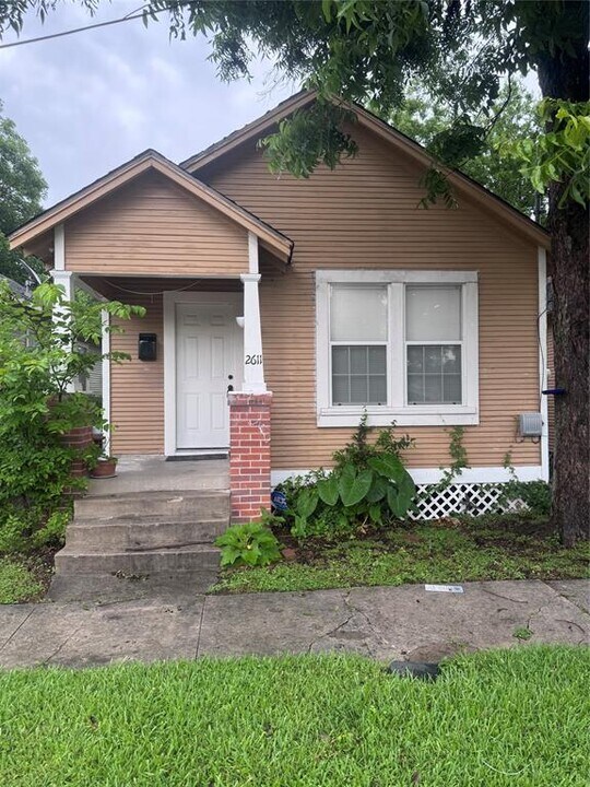 2611 Nettleton St in Houston, TX - Building Photo