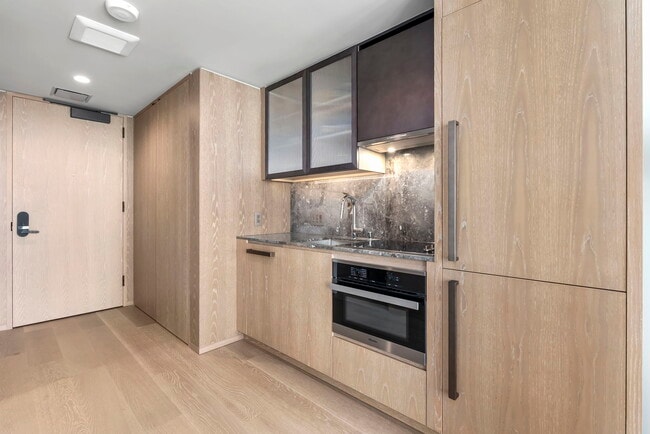 1000 Auahi St, Unit 733 in Honolulu, HI - Building Photo - Building Photo