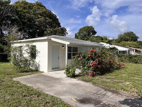 2481 NW 154th St in Miami Gardens, FL - Building Photo - Building Photo