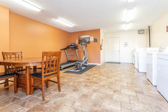 El Patio Apartments in Louisville, KY - Foto de edificio - Interior Photo