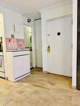65-15 242nd St in Queens, NY - Foto de edificio - Building Photo
