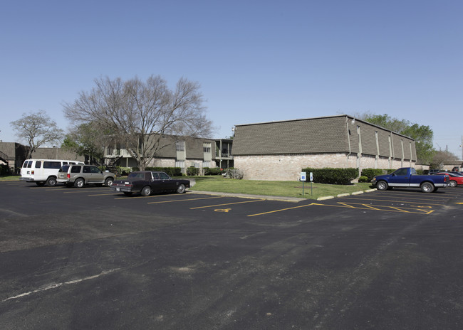 Highland Square in Alvin, TX - Building Photo - Building Photo