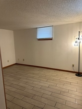 1708 Ashland St, Unit Apt #3 in Hastings, MN - Foto de edificio - Building Photo