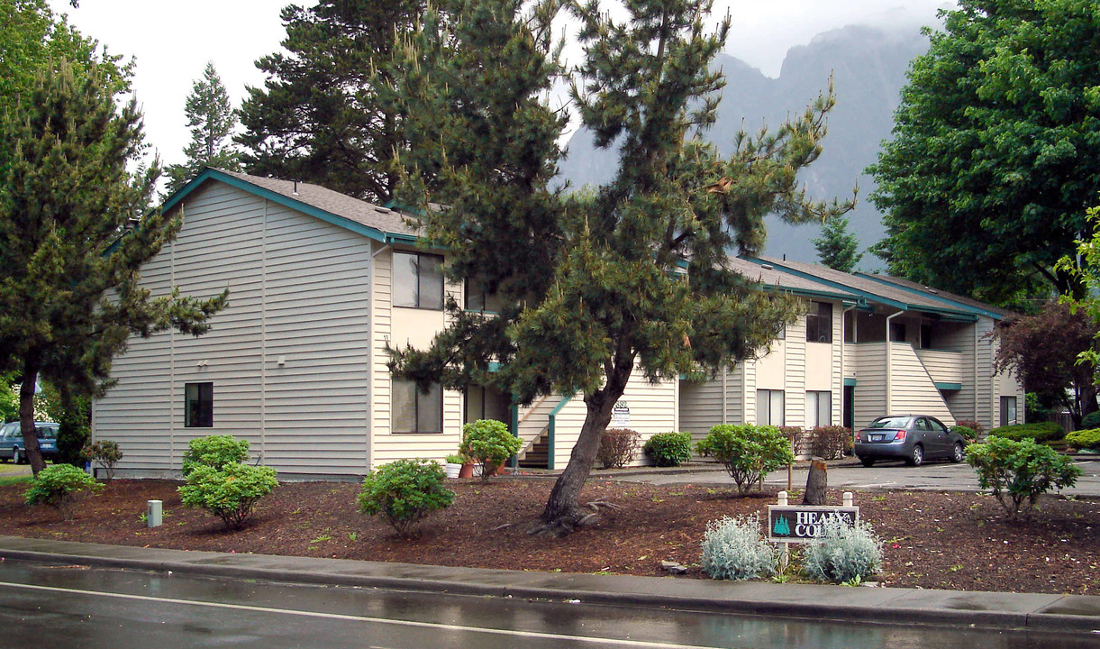 Healy Court Apartments in North Bend, WA - Building Photo