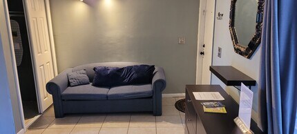 129 SE 2nd Ter, Unit 1 in Hallandale Beach, FL - Foto de edificio - Building Photo