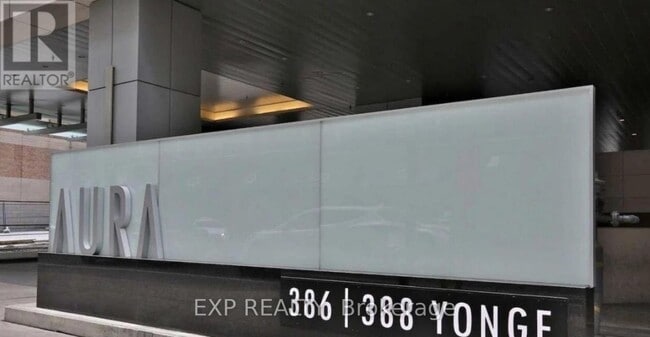 386 Yonge St in Toronto, ON - Building Photo - Building Photo